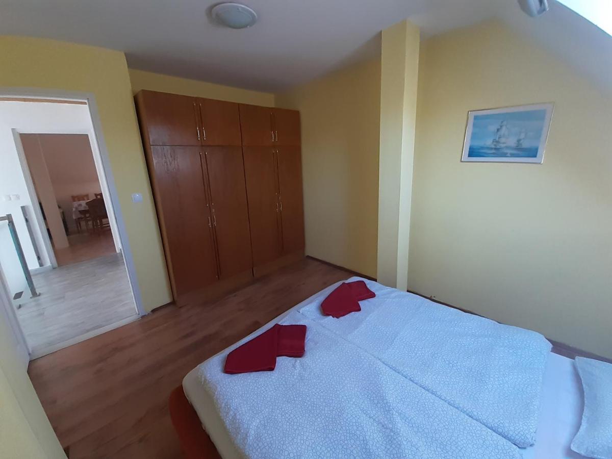Margareta Apartman - Балатонлелле Экстерьер фото