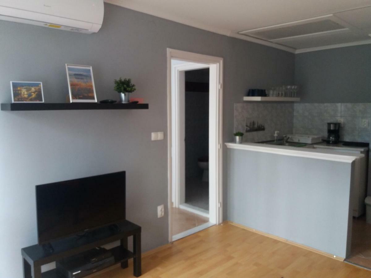 Margareta Apartman - Балатонлелле Экстерьер фото